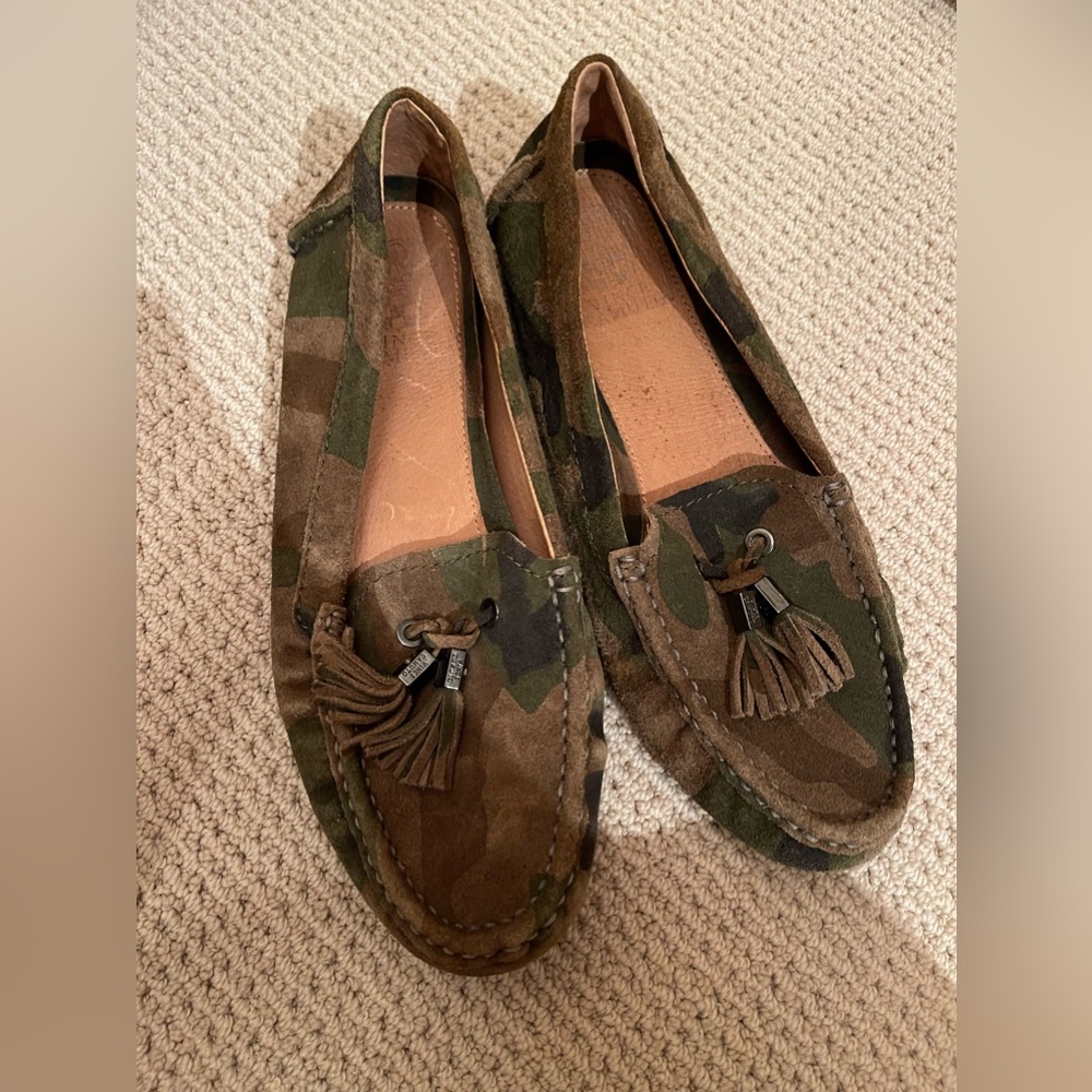 Suede moccasins camo print